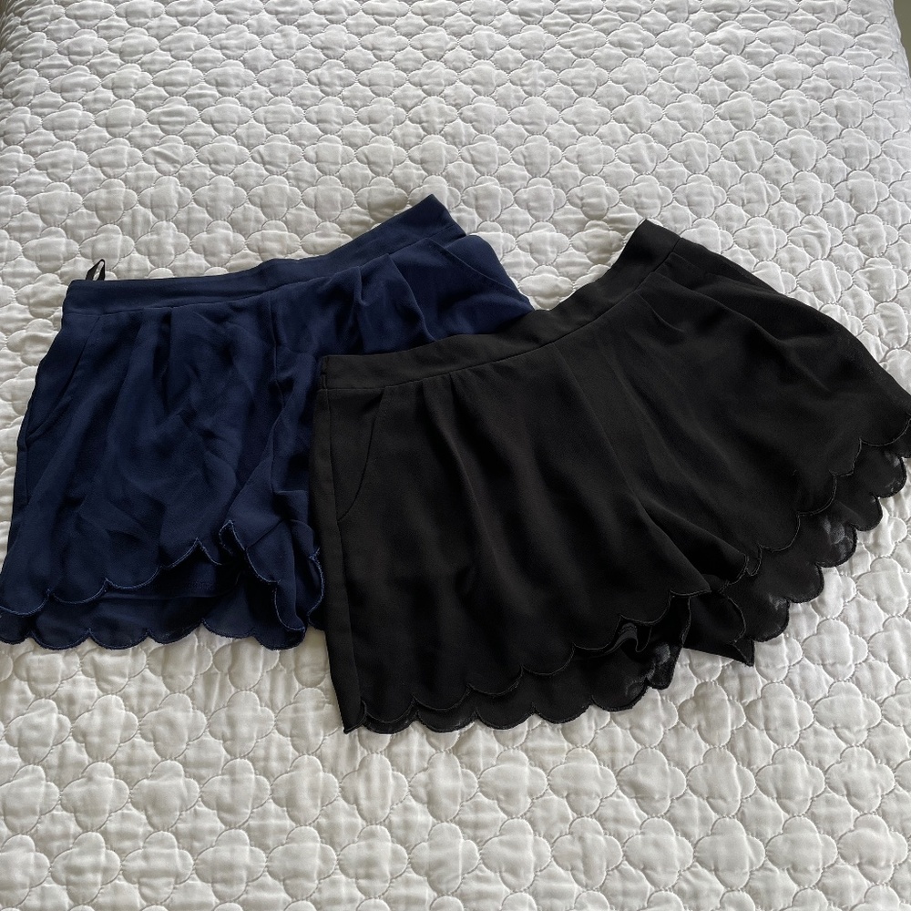 Mine Pleated Scalloped Bottom Stretchy Shorts Size Small